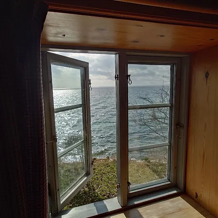 Historic Idyll Close To The Water *
